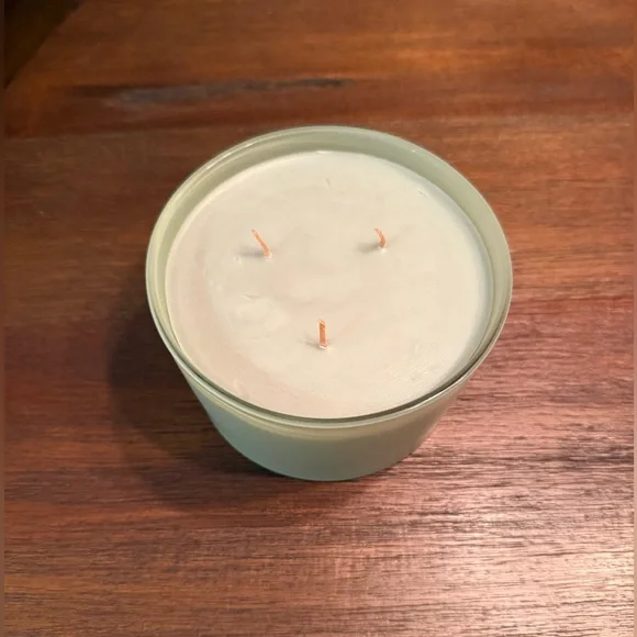 NWT Crate & Barrel 20 oz Scented Candle - Picture 4 of 8